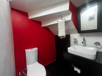 Casa frente a la alberca, Remodelada.  A 10 min del Tec de Monterrey