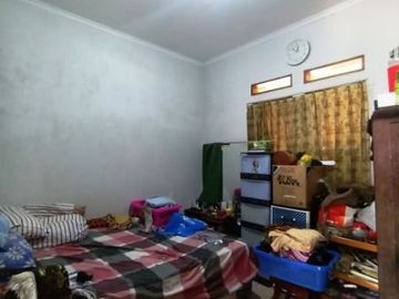 Rumah luas Komplek Grand Pinus RegencyTaman depan & belakang