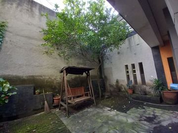 Rumah 2 lantai dalam komplek pinggir jalan bukit cinere