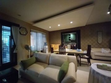 Rumah 2 lantai dalam komplek pinggir jalan bukit cinere