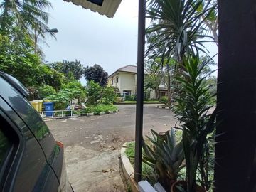 Rumah 2 lantai dalam komplek pinggir jalan bukit cinere