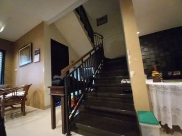 Rumah 2 lantai dalam komplek pinggir jalan bukit cinere