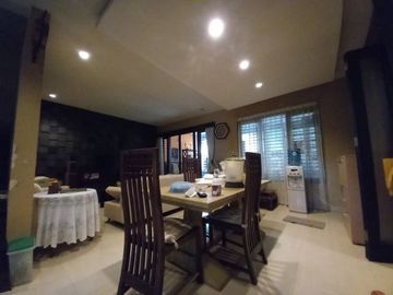 Rumah 2 lantai dalam komplek pinggir jalan bukit cinere