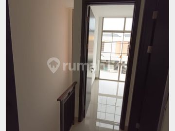 Disewa Rumah Pik 2 Uk 4,5X10 2 Lantai Kosong Siap Huni