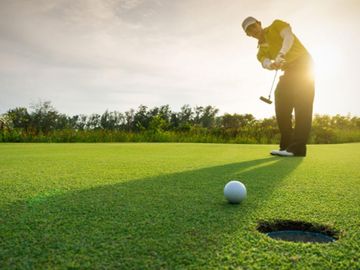 Terreno multifamiliar 5,000 m2 en residencial con campo de golf, en venta.