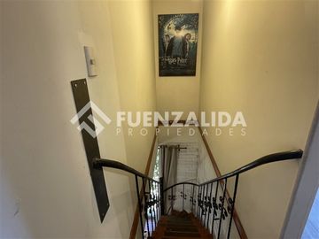 Casa en venta con Gran terreno 4D 2B Ictinos, La Reina