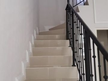 Rumah Dijual Di Parung Panjang. 2 Lantai, 700 Jtan.