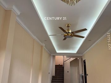 Dijual Rumah Brand New Lokasi Strategis Dekat Mall