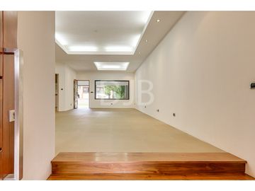 VENTA DE CASA CON PISCINA $998.000 #509