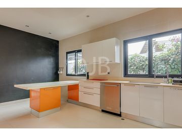 VENTA DE CASA CON PISCINA $998.000 #509