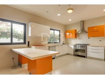 VENTA DE CASA CON PISCINA $998.000 #509