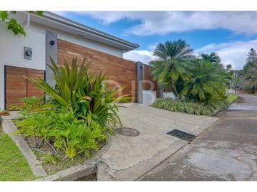 VENTA DE CASA CON PISCINA $998.000 #509