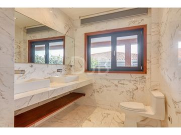 VENTA DE CASA CON PISCINA $998.000 #509