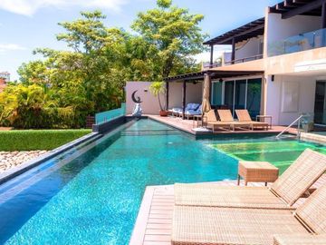 Lujosa residencia en venta con vista a la playa en Puerto Vallarta