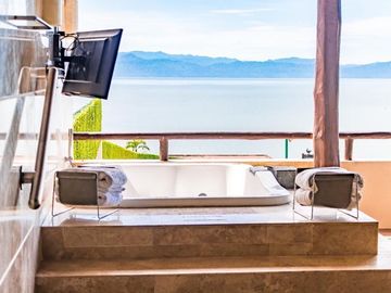 Lujosa residencia en venta con vista a la playa en Puerto Vallarta