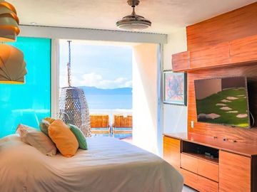 Lujosa residencia en venta con vista a la playa en Puerto Vallarta
