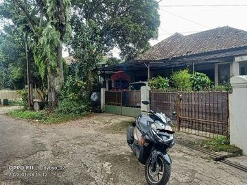 Rumah Jl. Dahlia Sayap Riau tengah kota Bandung