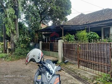 Rumah Jl. Dahlia Sayap Riau tengah kota Bandung