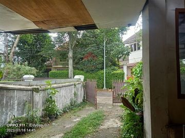 Rumah Jl. Dahlia Sayap Riau tengah kota Bandung