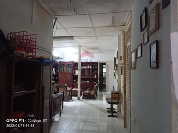 Rumah Jl. Dahlia Sayap Riau tengah kota Bandung