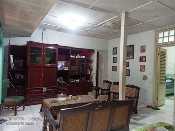 Rumah Jl. Dahlia Sayap Riau tengah kota Bandung