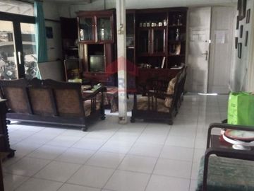 Rumah Jl. Dahlia Sayap Riau tengah kota Bandung