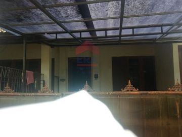 Rumah Jl. Dahlia Sayap Riau tengah kota Bandung