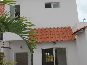 Se Vende Casa Cerca del Mar en Ballenita