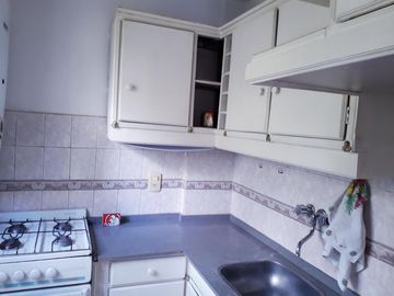 Toda la luz   Monoambiente al frente en excelente ubicación  Piso alto con vista abierta. Cocina independiente también a la calle.