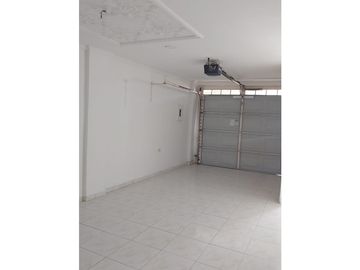 VENTA DE CASA DE DOS PISOS EN LA CASTELLANA DE MONTERA