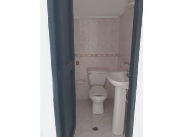 VENTA DE CASA DE DOS PISOS EN LA CASTELLANA DE MONTERA