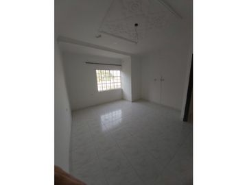 VENTA DE CASA DE DOS PISOS EN LA CASTELLANA DE MONTERA