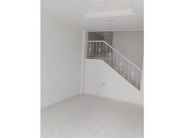 VENTA DE CASA DE DOS PISOS EN LA CASTELLANA DE MONTERA