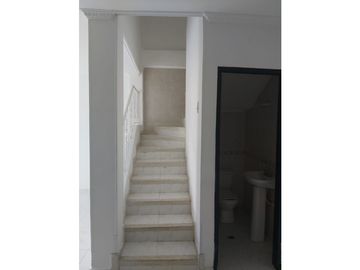 VENTA DE CASA DE DOS PISOS EN LA CASTELLANA DE MONTERA