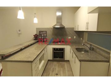 .
Primer piso: 101

Área total 180m2
Área techada: 130 m2
3 baños con ducha
2 cocheras Sótano 1 

3 dormitorios: 
✅ Dormitorio Principal: bañ