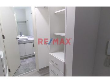 .
Primer piso: 101

Área total 180m2
Área techada: 130 m2
3 baños con ducha
2 cocheras Sótano 1 

3 dormitorios: 
✅ Dormitorio Principal: bañ