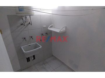 .
Primer piso: 101

Área total 180m2
Área techada: 130 m2
3 baños con ducha
2 cocheras Sótano 1 

3 dormitorios: 
✅ Dormitorio Principal: bañ