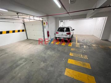 .
Primer piso: 101

Área total 180m2
Área techada: 130 m2
3 baños con ducha
2 cocheras Sótano 1 

3 dormitorios: 
✅ Dormitorio Principal: bañ