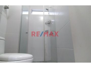 .
Primer piso: 101

Área total 180m2
Área techada: 130 m2
3 baños con ducha
2 cocheras Sótano 1 

3 dormitorios: 
✅ Dormitorio Principal: bañ