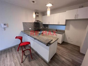 .
Primer piso: 101

Área total 180m2
Área techada: 130 m2
3 baños con ducha
2 cocheras Sótano 1 

3 dormitorios: 
✅ Dormitorio Principal: bañ