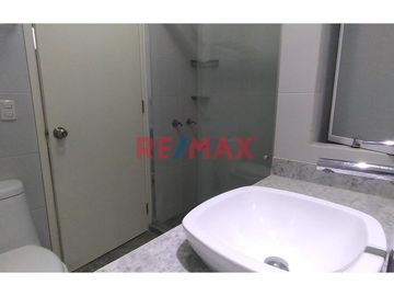 .
Primer piso: 101

Área total 180m2
Área techada: 130 m2
3 baños con ducha
2 cocheras Sótano 1 

3 dormitorios: 
✅ Dormitorio Principal: bañ