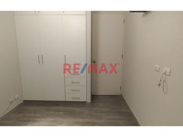 .
Primer piso: 101

Área total 180m2
Área techada: 130 m2
3 baños con ducha
2 cocheras Sótano 1 

3 dormitorios: 
✅ Dormitorio Principal: bañ