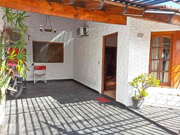 Casa con Departamento en venta en Villa Club