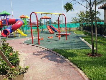 Venta de Casa en Urb. Casa Laguna, Aurora, Cerca del C.C Riocentro El Dorado