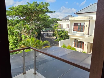 VILLA ONE GATE SYSTEM DI TAMAN BEJI SEMINYAK BADUNG
