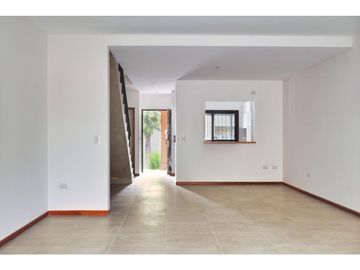 VENTA CASA. CONDOS UGARTECHE, FISHERTON, ROSARIO. U$S 240.000
