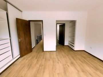 VENTA CASA. CONDOS UGARTECHE, FISHERTON, ROSARIO. U$S 240.000