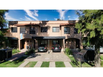 VENTA CASA. CONDOS UGARTECHE, FISHERTON, ROSARIO. U$S 240.000