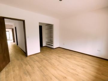 VENTA CASA. CONDOS UGARTECHE, FISHERTON, ROSARIO. U$S 240.000