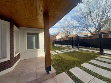 Neuquen. Alquiler (VENTA-PERMUTA) Casa Nivel Gerencial Barrio Santa Genoveva